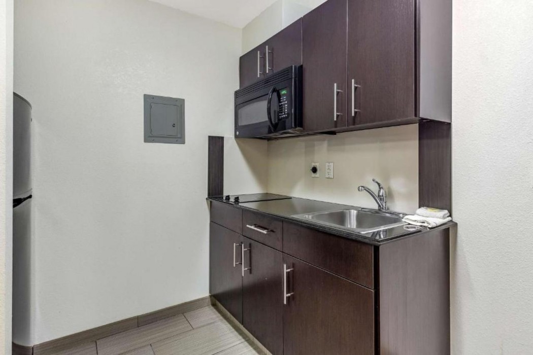 Studio6 Orange, TX 12/42