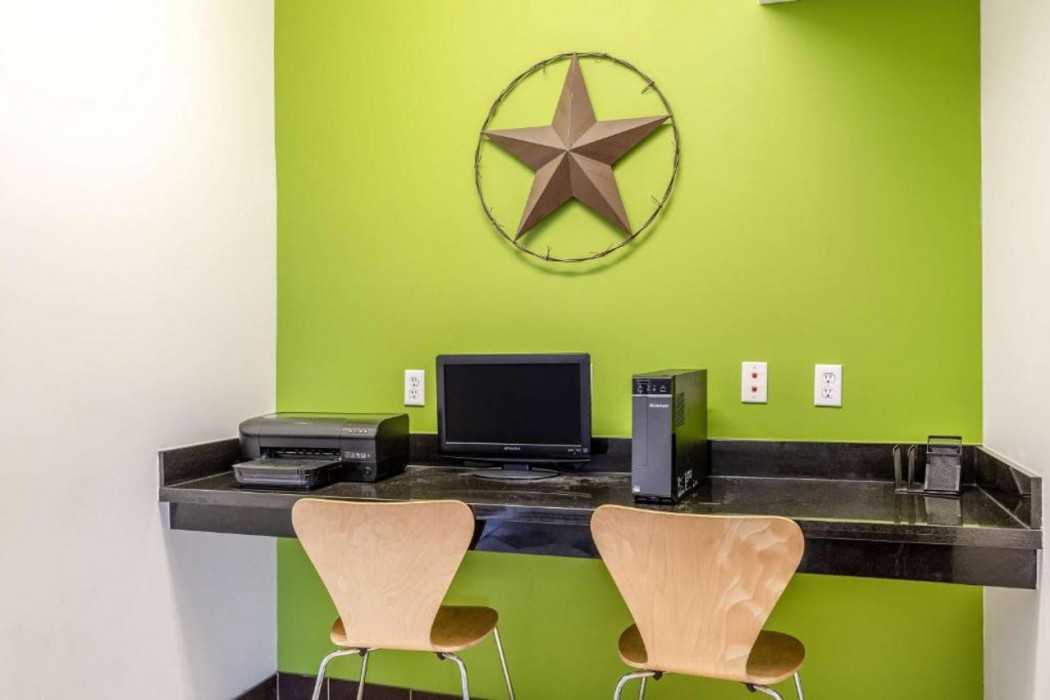 Studio6 Orange, TX 25/42
