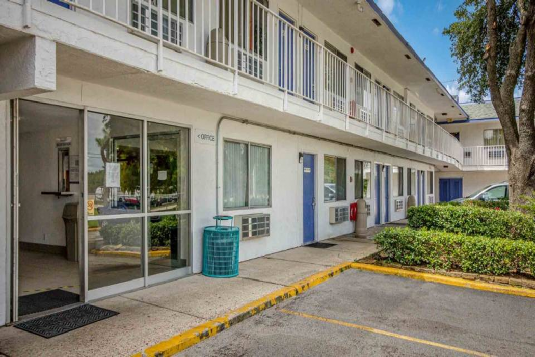 Motel6 Conroe, TX in CONROE - TX