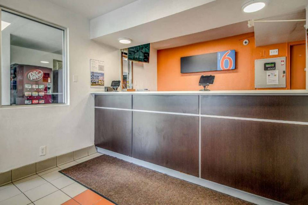 Motel6 Conroe, TX 8/63