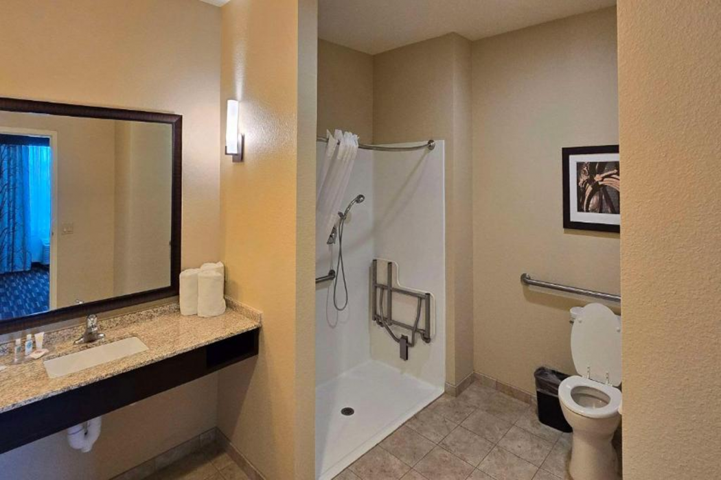 Comfort Inn & Suites Beeville, TX 10/15