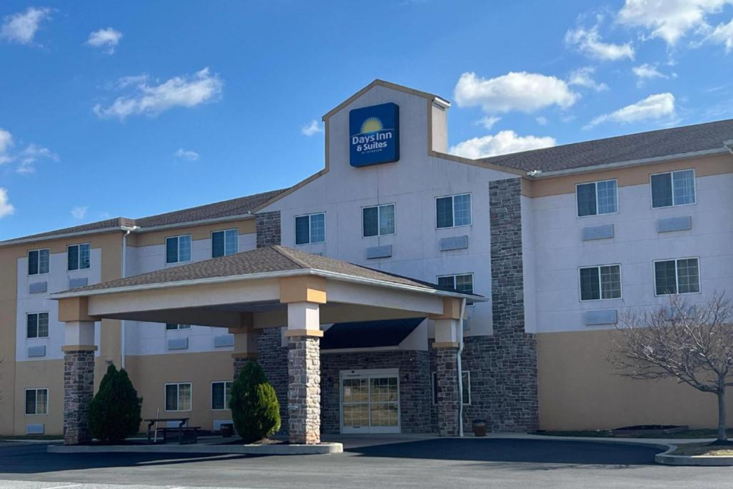 Days Inn & Suites by Wyndham Manheim Lebanon 1/26