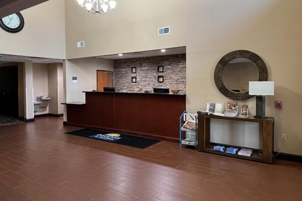 Days Inn & Suites by Wyndham Manheim Lebanon 5/26
