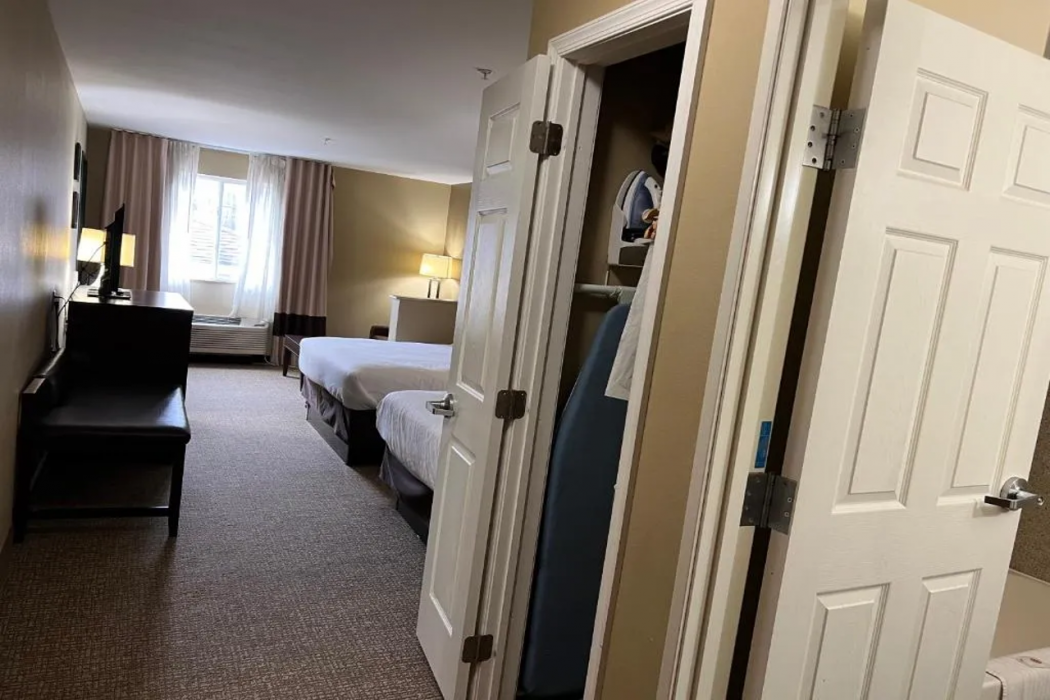 Days Inn & Suites by Wyndham Manheim Lebanon 14/26