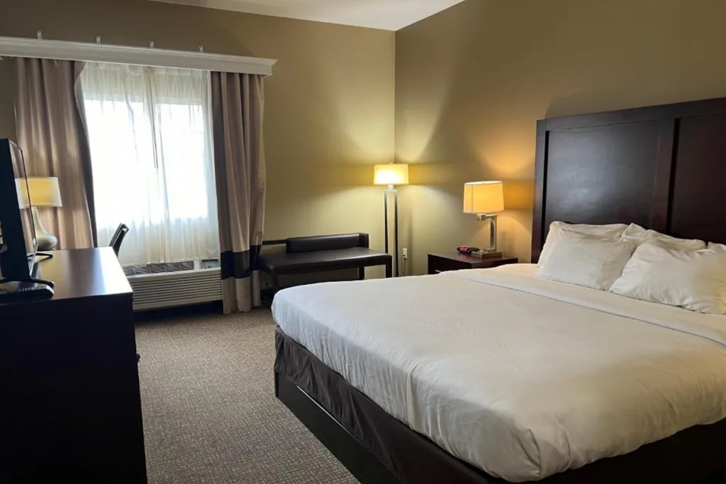 Days Inn & Suites by Wyndham Manheim Lebanon 11/26