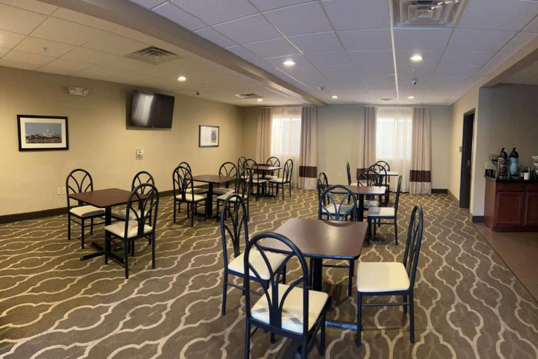 Days Inn & Suites by Wyndham Manheim Lebanon 18/26