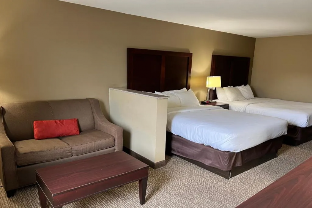 Days Inn & Suites by Wyndham Manheim Lebanon 13/26