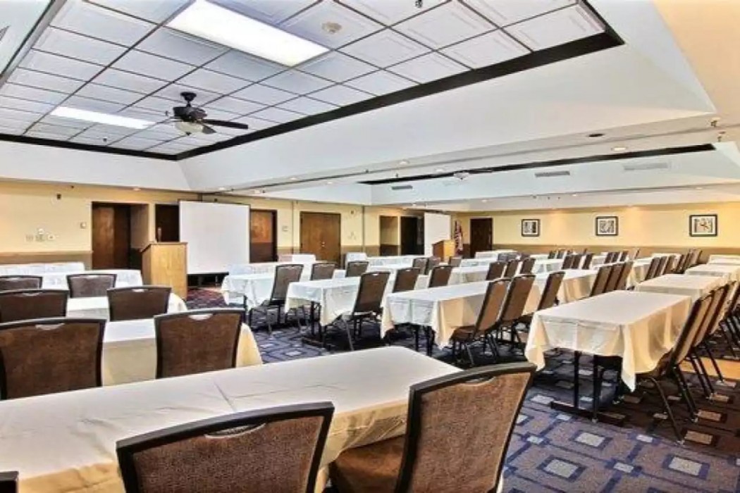 Quality Inn Thief River Falls, MN 13/23
