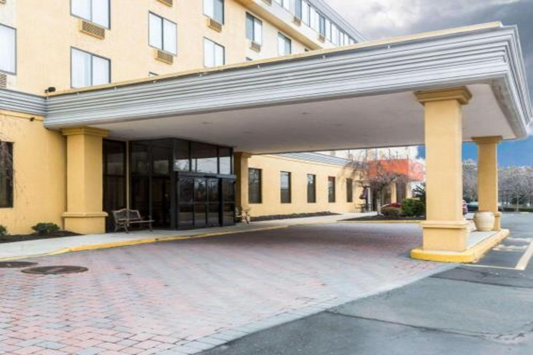 Clarion Hotel Somerset - New Brunswick, NJ 2/33