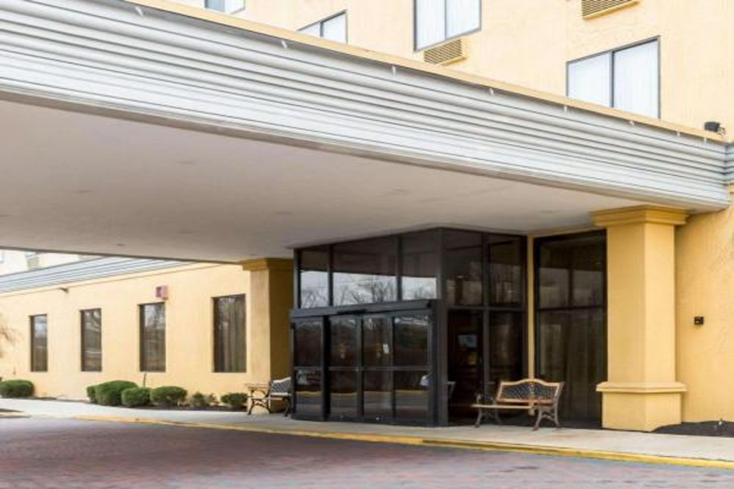 Clarion Hotel Somerset - New Brunswick, NJ 1/33