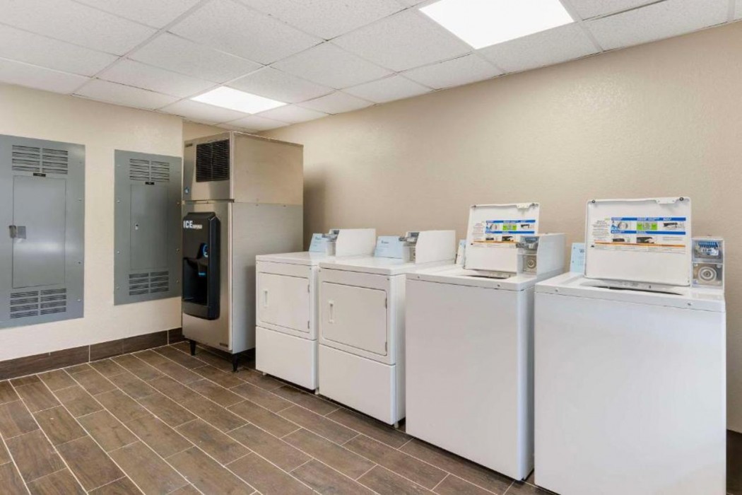 Comfort Suites West Jacksonville, FL 17/35