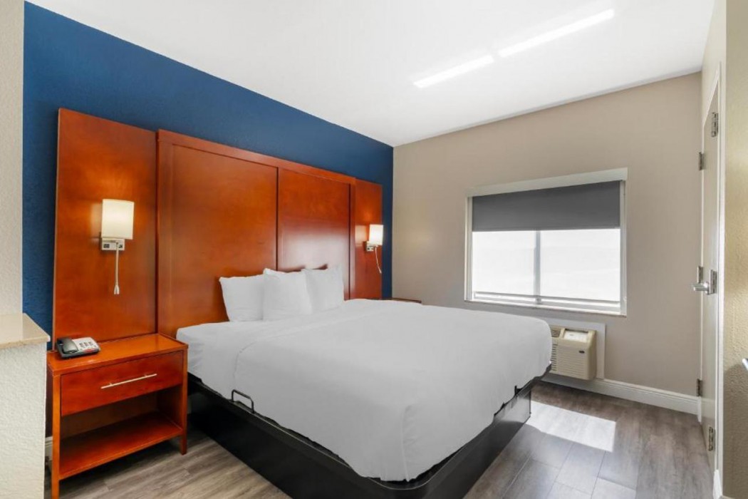 Comfort Suites West Jacksonville, FL 10/35