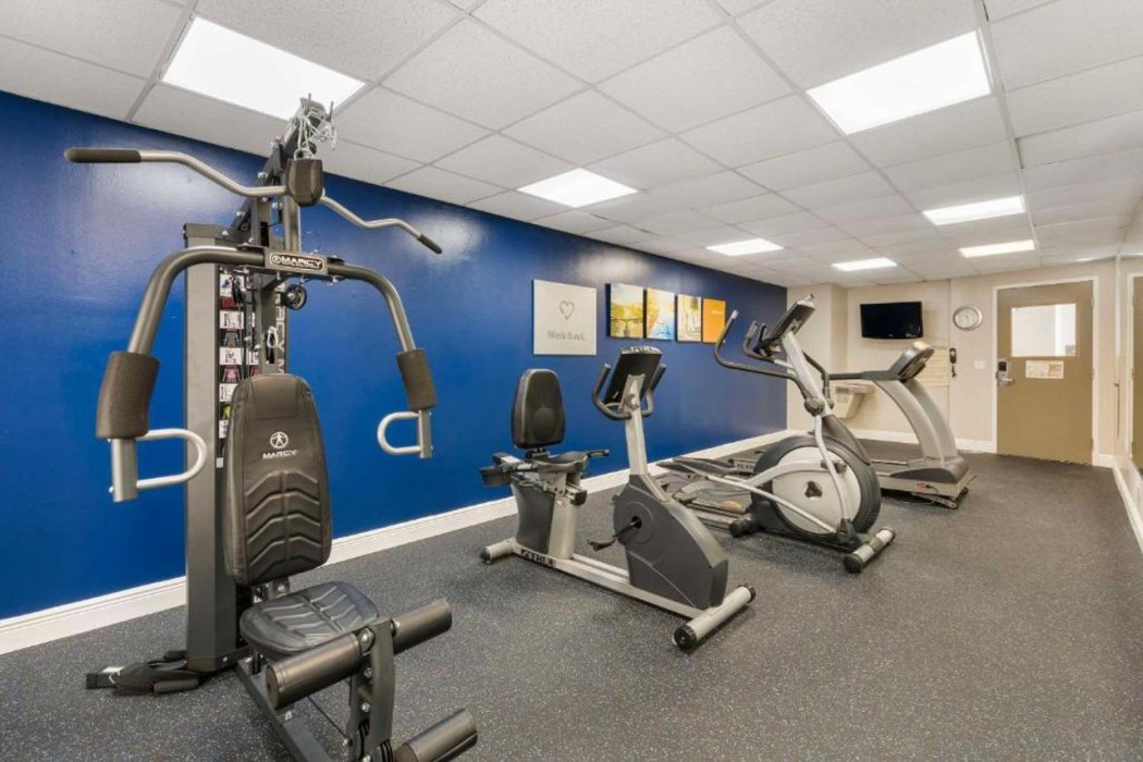 Comfort Suites West Jacksonville, FL 24/35