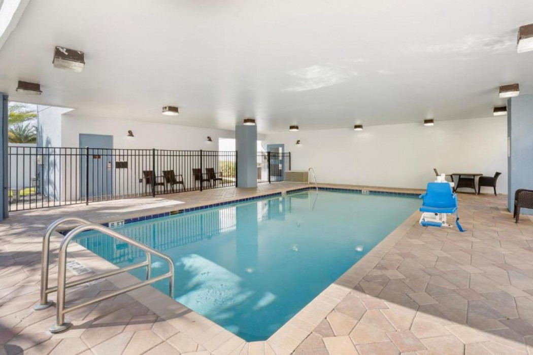 Comfort Suites West Jacksonville, FL 21/35