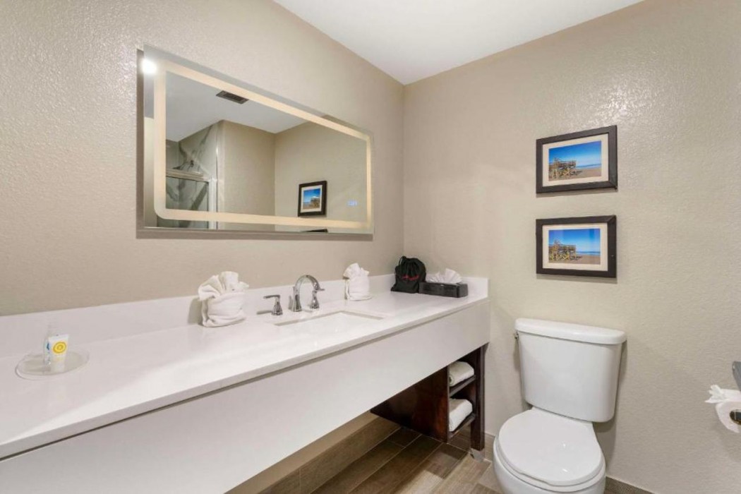 Comfort Suites West Jacksonville, FL 16/35