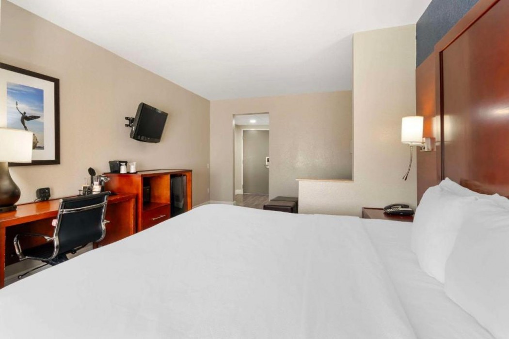 Comfort Suites West Jacksonville, FL 13/35