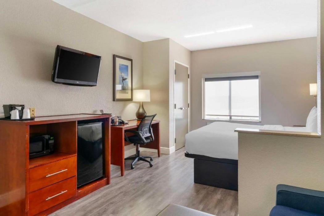 Comfort Suites West Jacksonville, FL 9/35