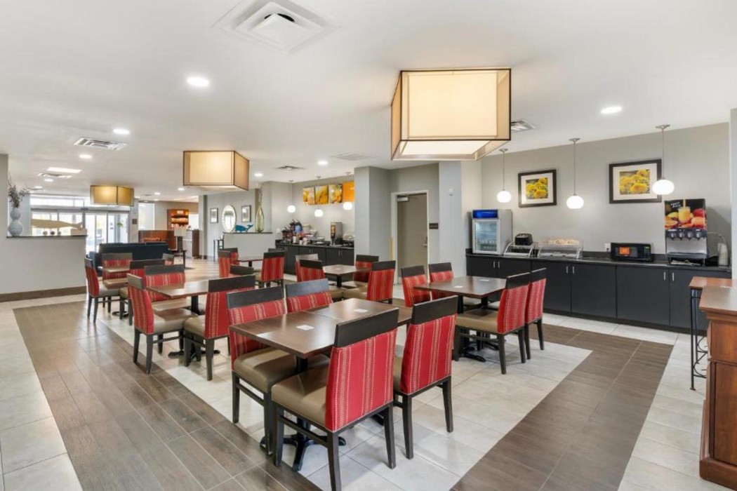 Comfort Suites West Jacksonville, FL 18/35