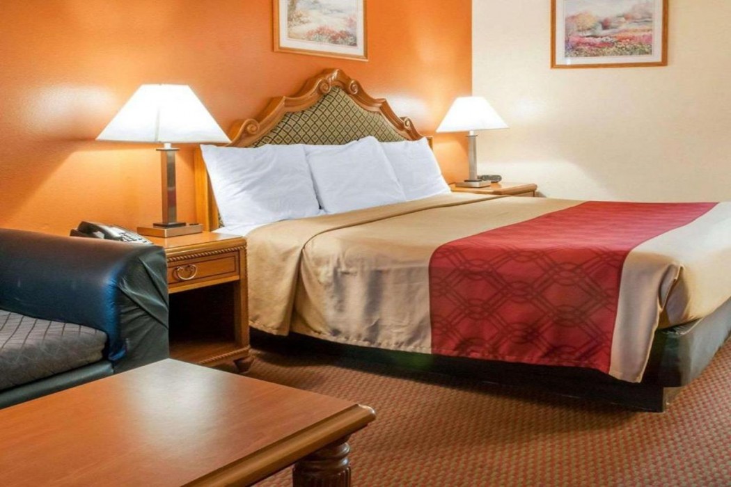 Econo Lodge Hobbs 11/25