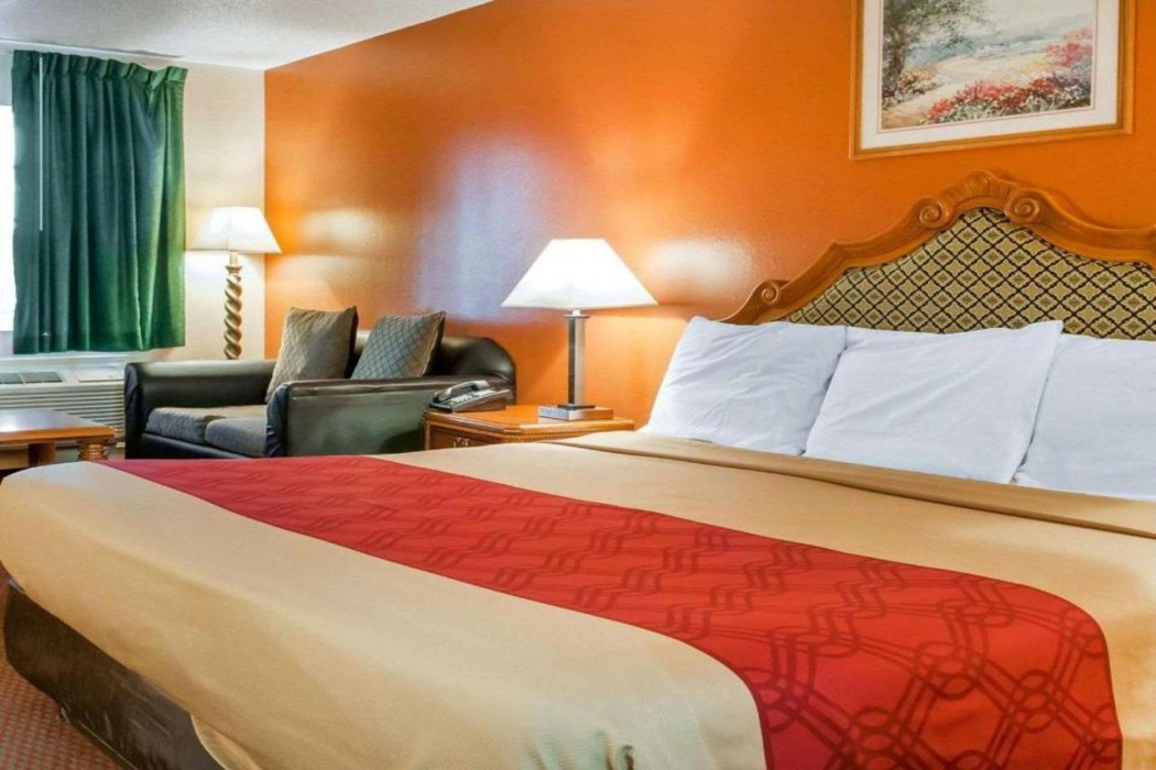 Econo Lodge Hobbs 13/25