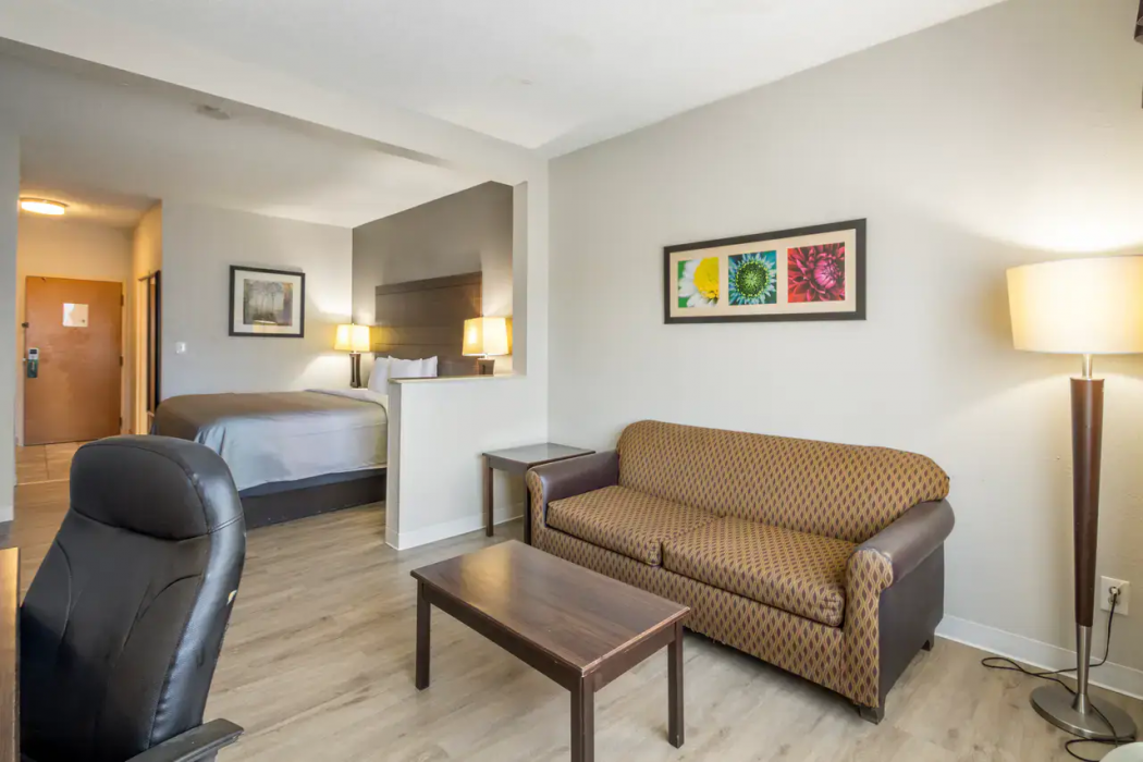 Quality Suites Hickory South 1/6