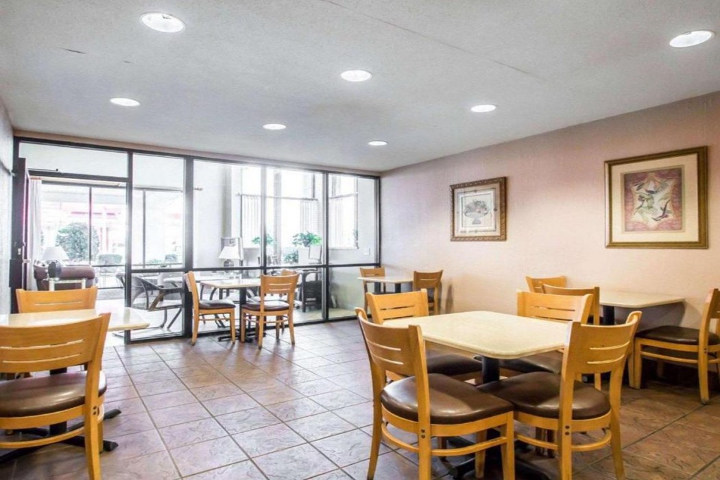 Econo Lodge Springfield I-44 14/29