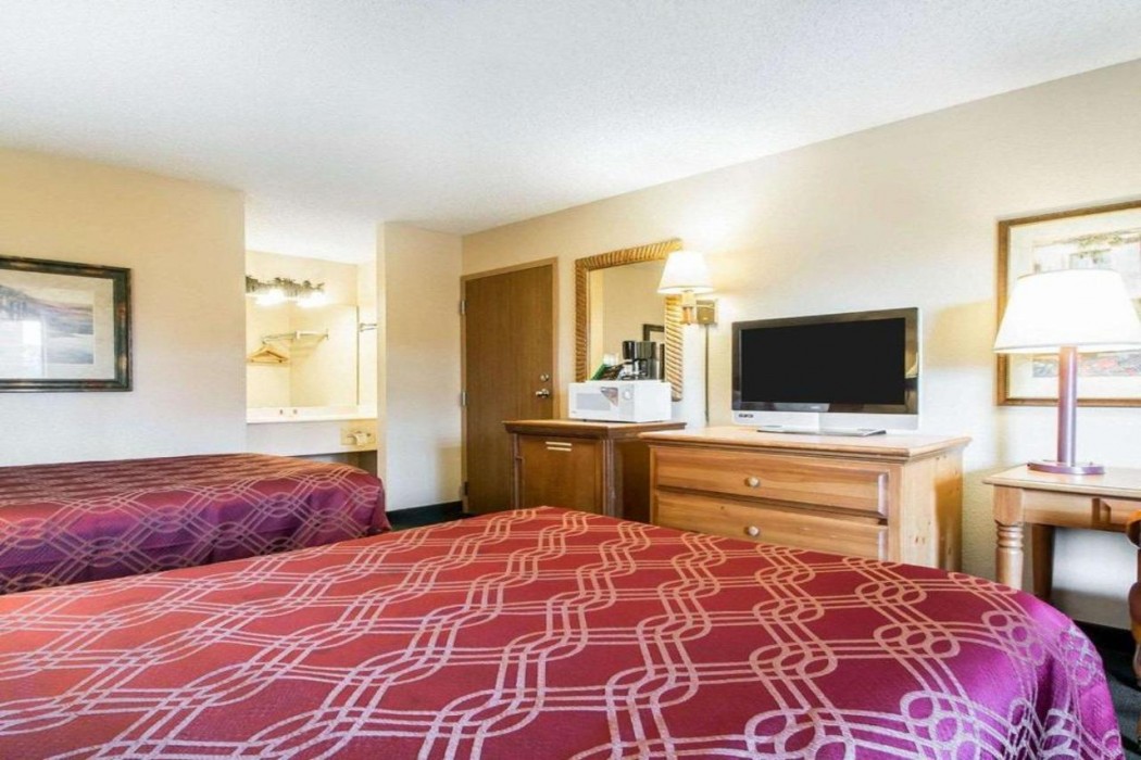 Econo Lodge Springfield I-44 9/29
