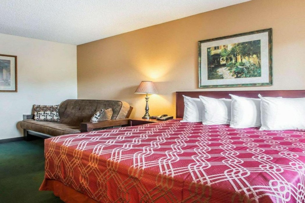Econo Lodge Springfield I-44 10/29