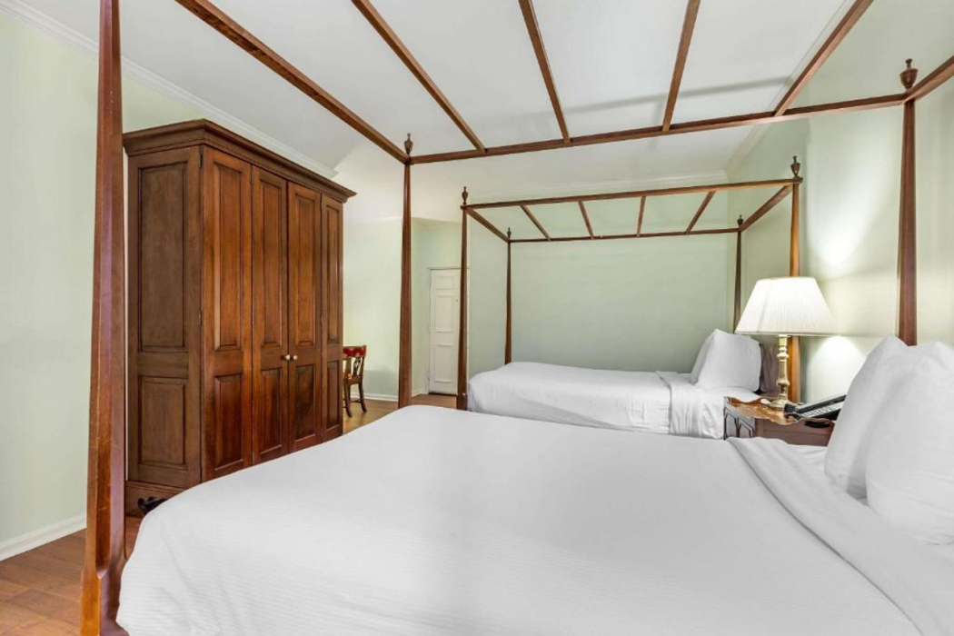 The William Fell Baltimore, Tapestry Collection by Hilton 10/52