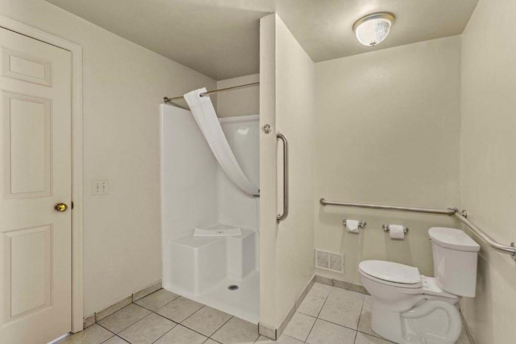 Quality Inn & Suites Green Bay Downtown 12/25
