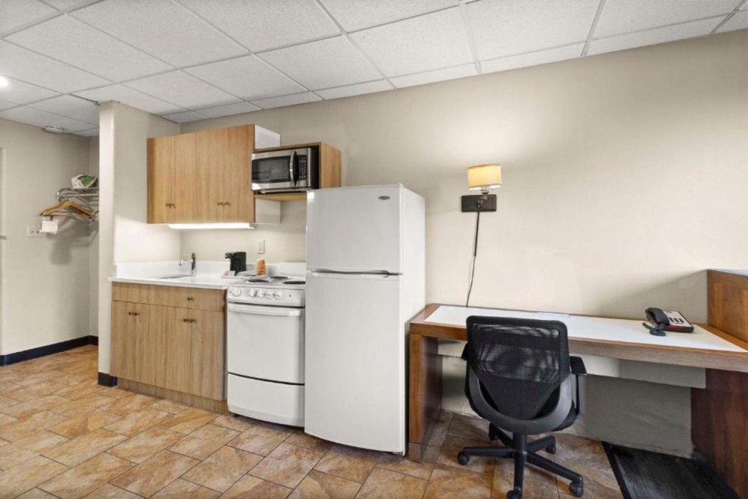 Quality Inn & Suites Green Bay Downtown 9/25