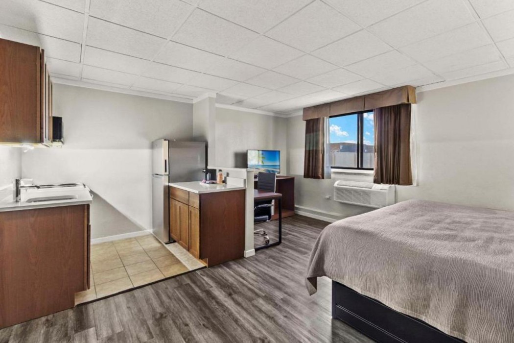 Quality Inn & Suites Green Bay Downtown 7/25