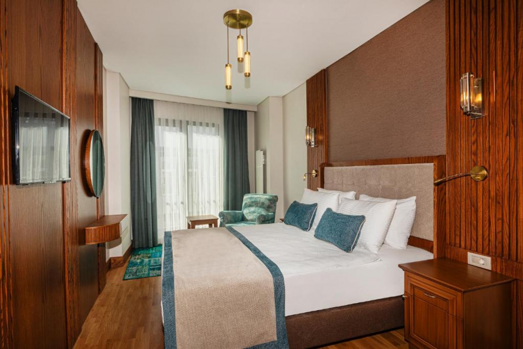 Triton Hotel 18/60