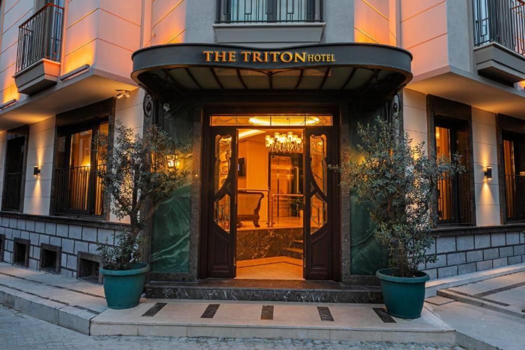 Triton Hotel 2/60
