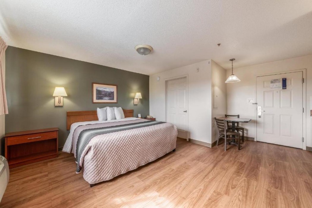 Hometowne Studios And Suites Charlotte Concord 5/8
