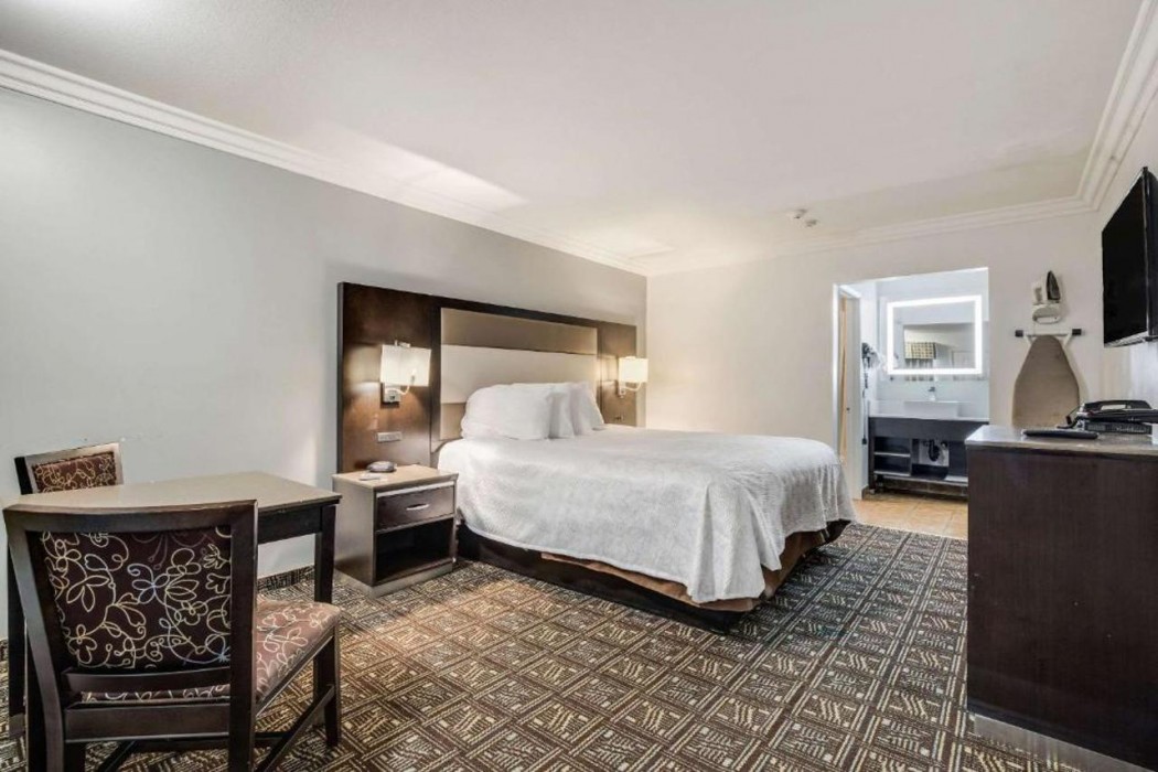 Rodeway Inn Old Town Temecula 11/21
