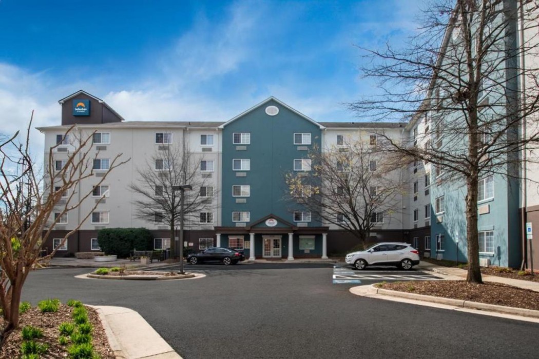 Suburban Studios Sterling - Washington Dulles 1/15