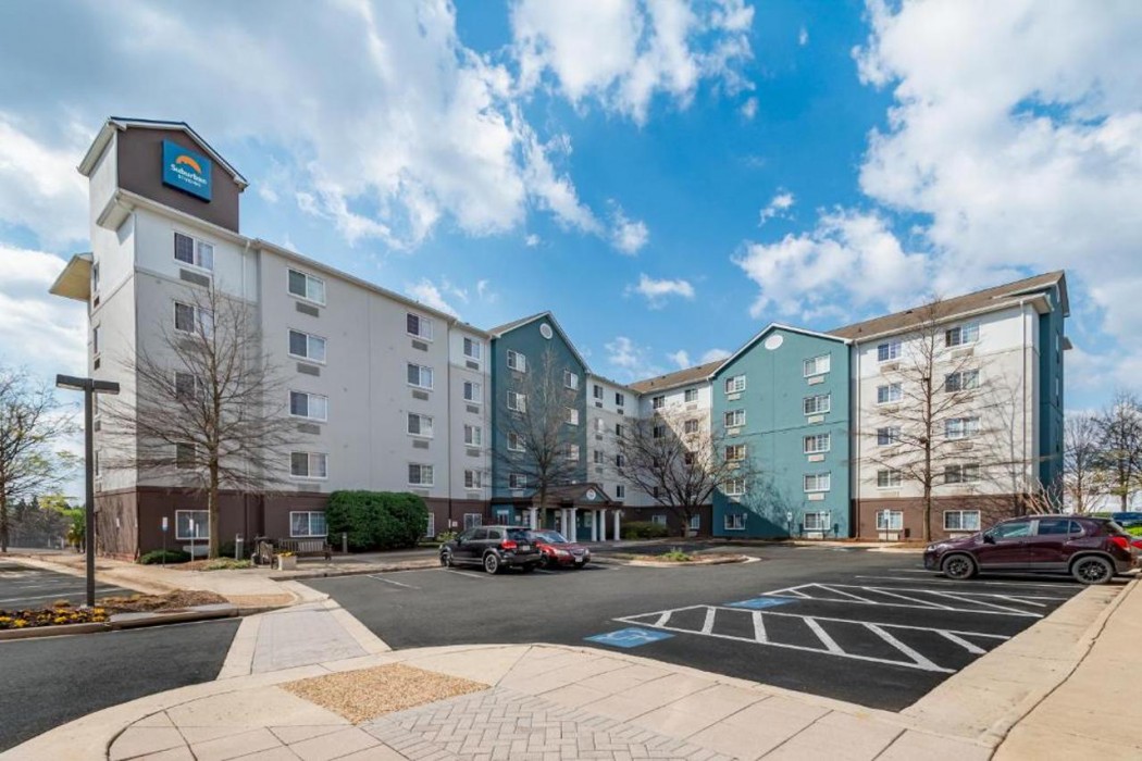Suburban Studios Sterling - Washington Dulles 4/15