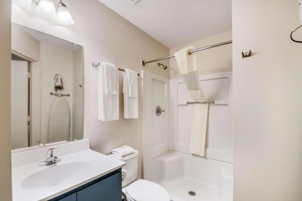 Suburban Studios Sterling - Washington Dulles 8/15