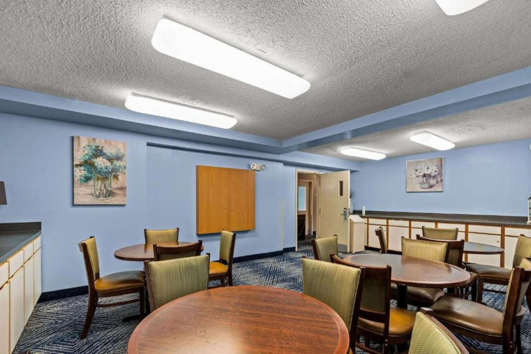 Suburban Studios Sterling - Washington Dulles 5/15