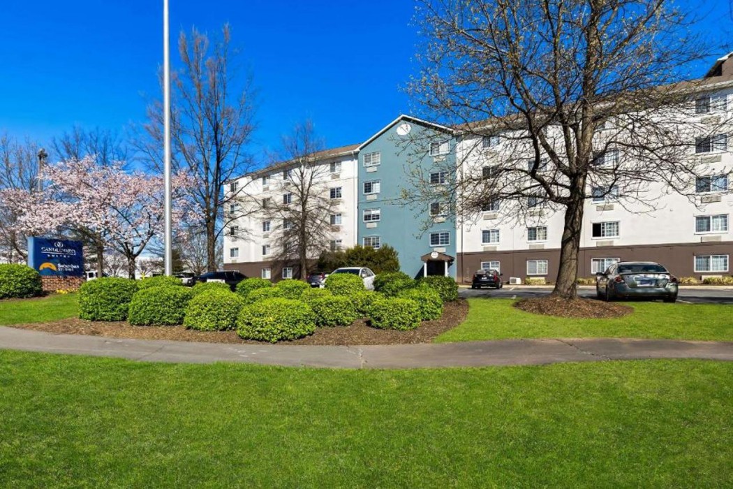 Suburban Studios Sterling - Washington Dulles 3/15