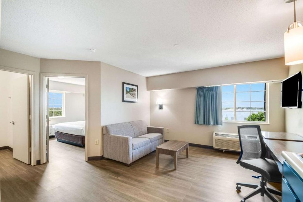 Suburban Studios Sterling - Washington Dulles 6/15