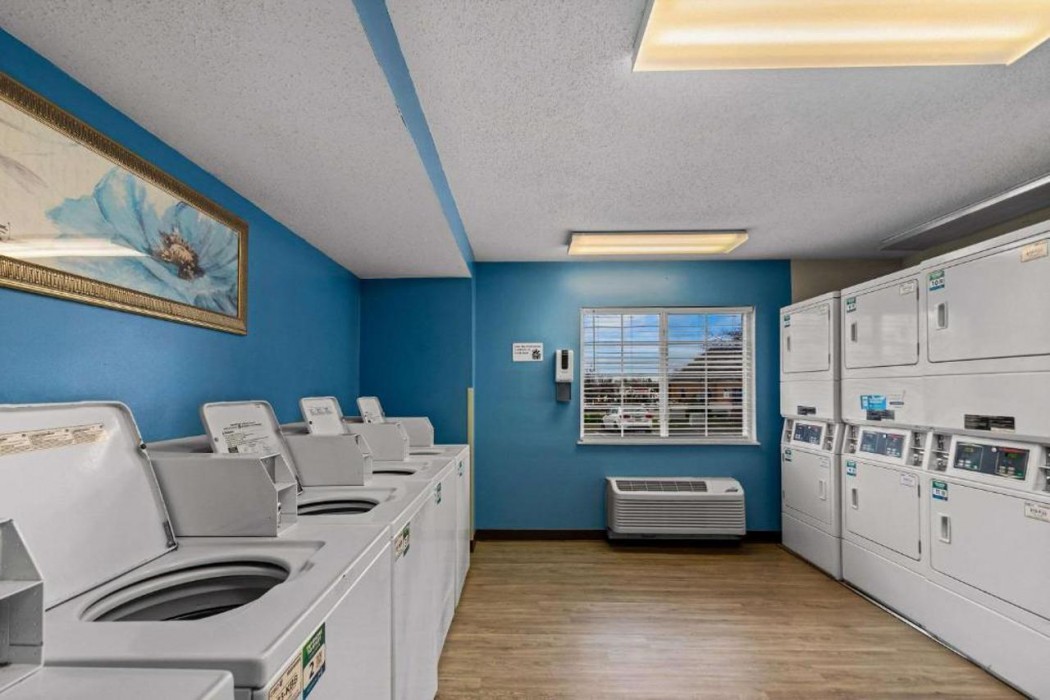 Suburban Studios Sterling - Washington Dulles 9/15