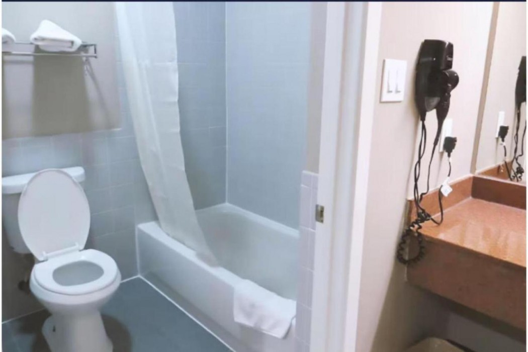 Hotel O Regency Suites Houston - IAH Beltway 8 12/37