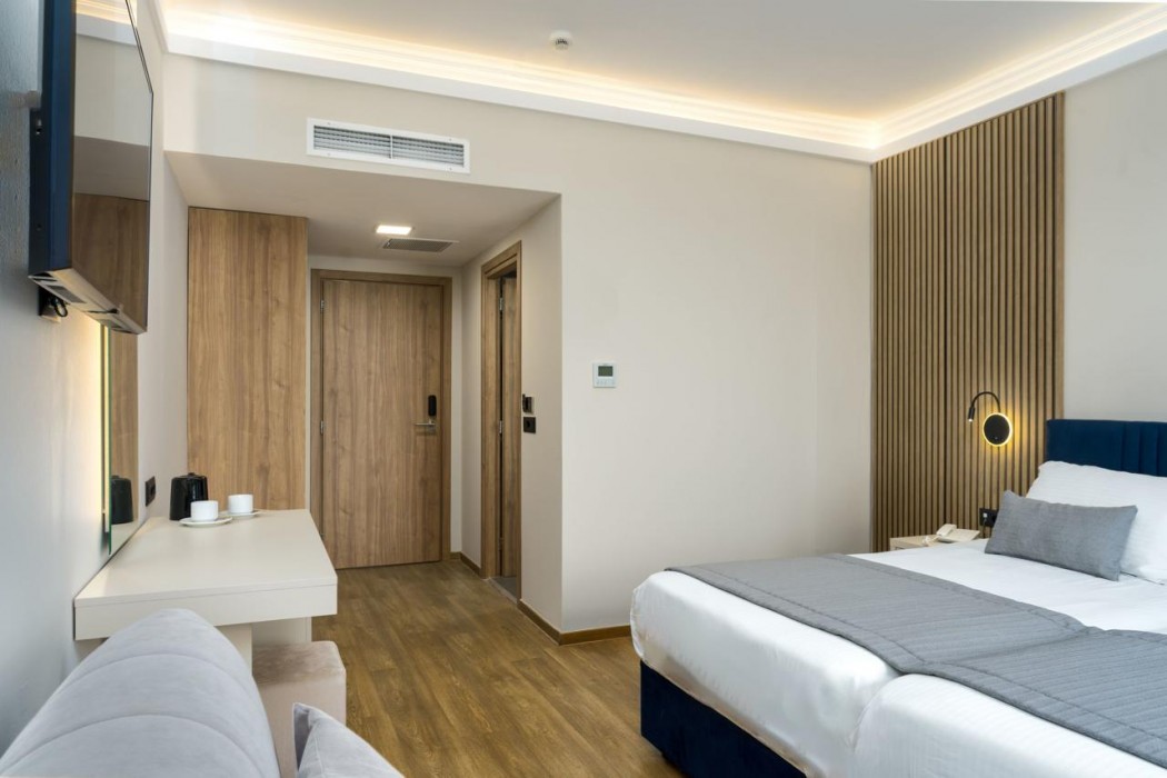 Palatino Hotel 42/83