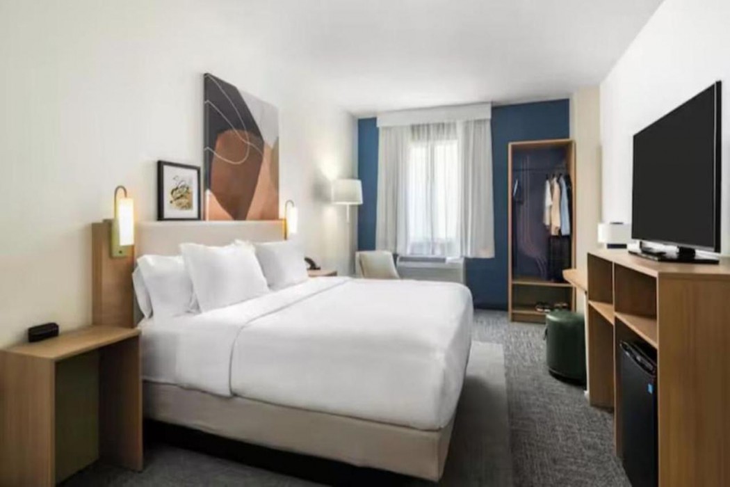 Spark by Hilton Kent Seattle 8/25