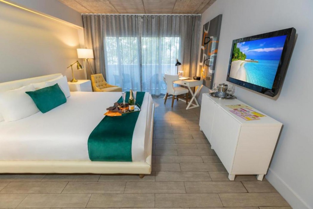 Riviera Suites South Beach 7/65