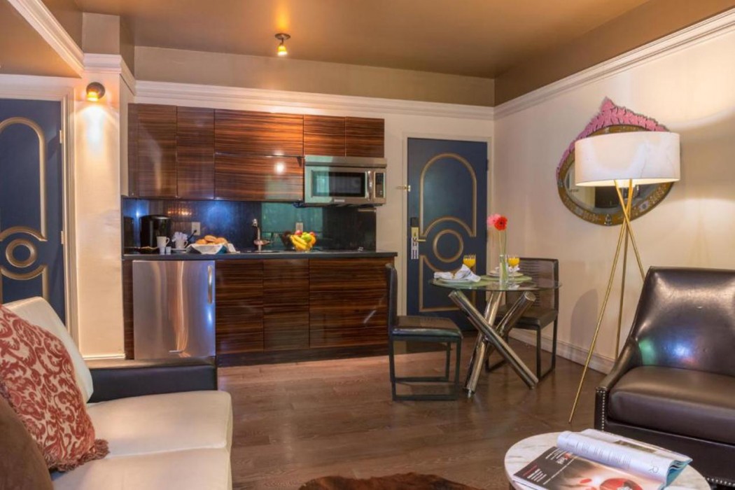 Riviera Suites South Beach 18/65