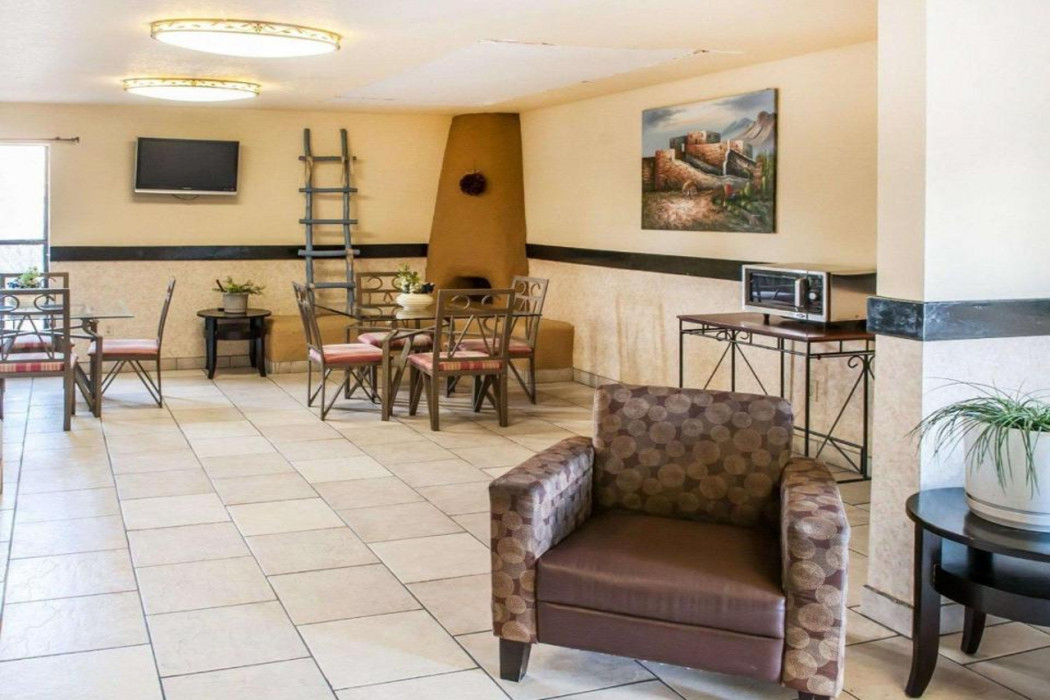 Rodeway Inn Espanola 17/23