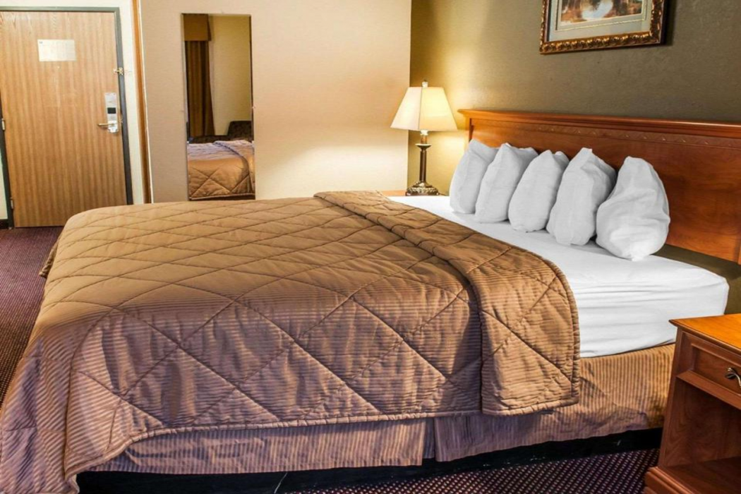 Rodeway Inn Espanola 13/23